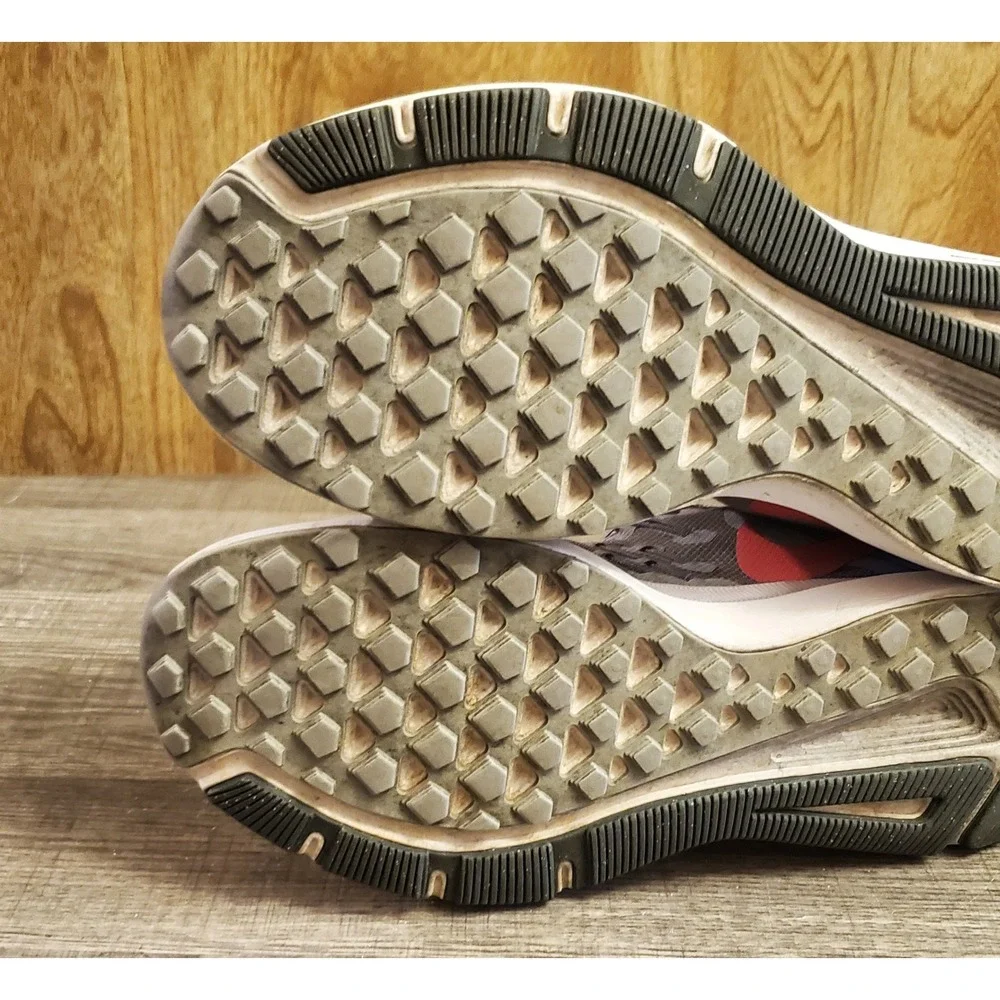 Nike Run Swift‎ Sneakers Women's Size 8 Gray